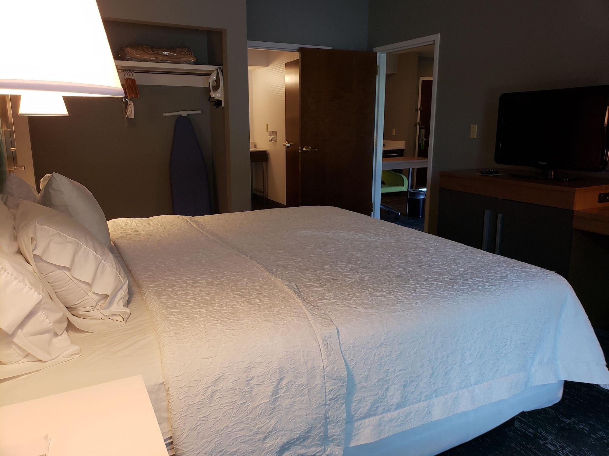 Hampton Inn & Suites Newtown Yardley Екстер'єр фото