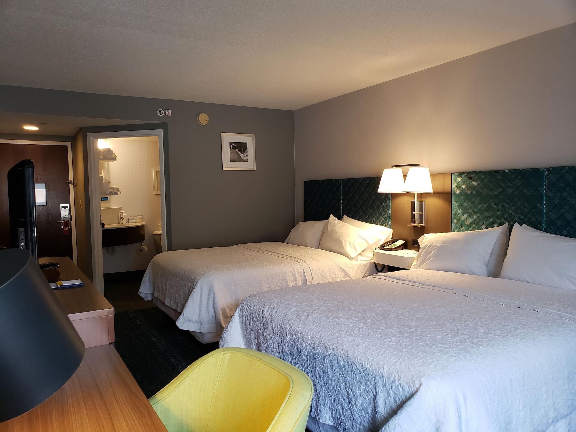 Hampton Inn & Suites Newtown Yardley Екстер'єр фото
