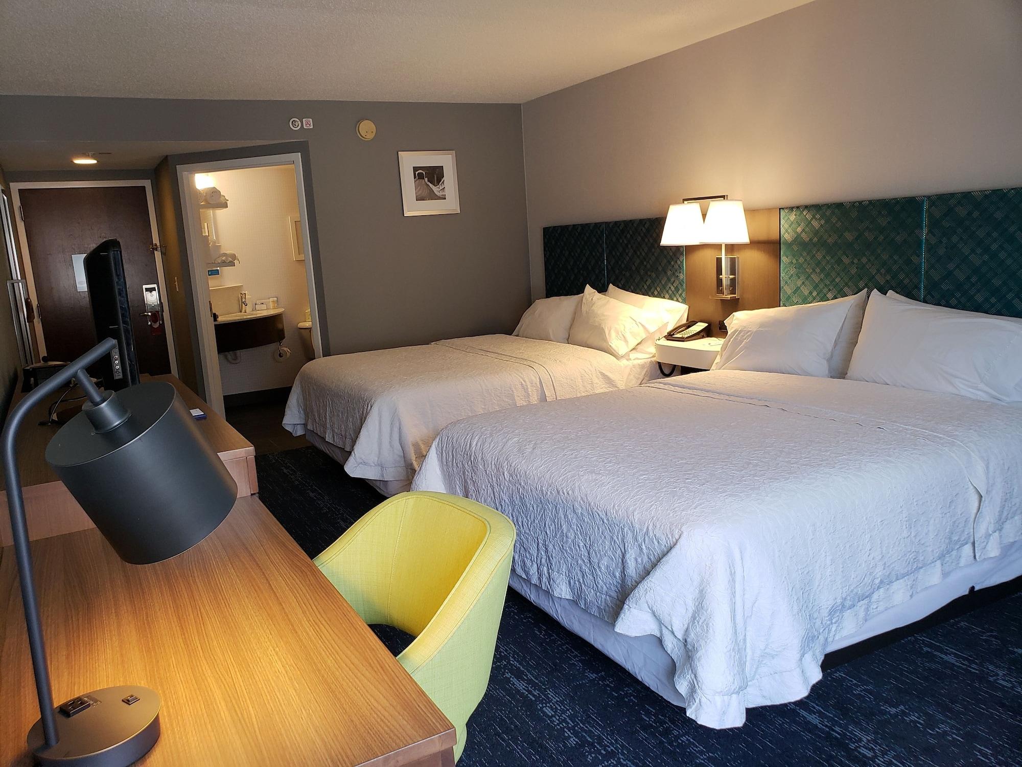 Hampton Inn & Suites Newtown Yardley Екстер'єр фото