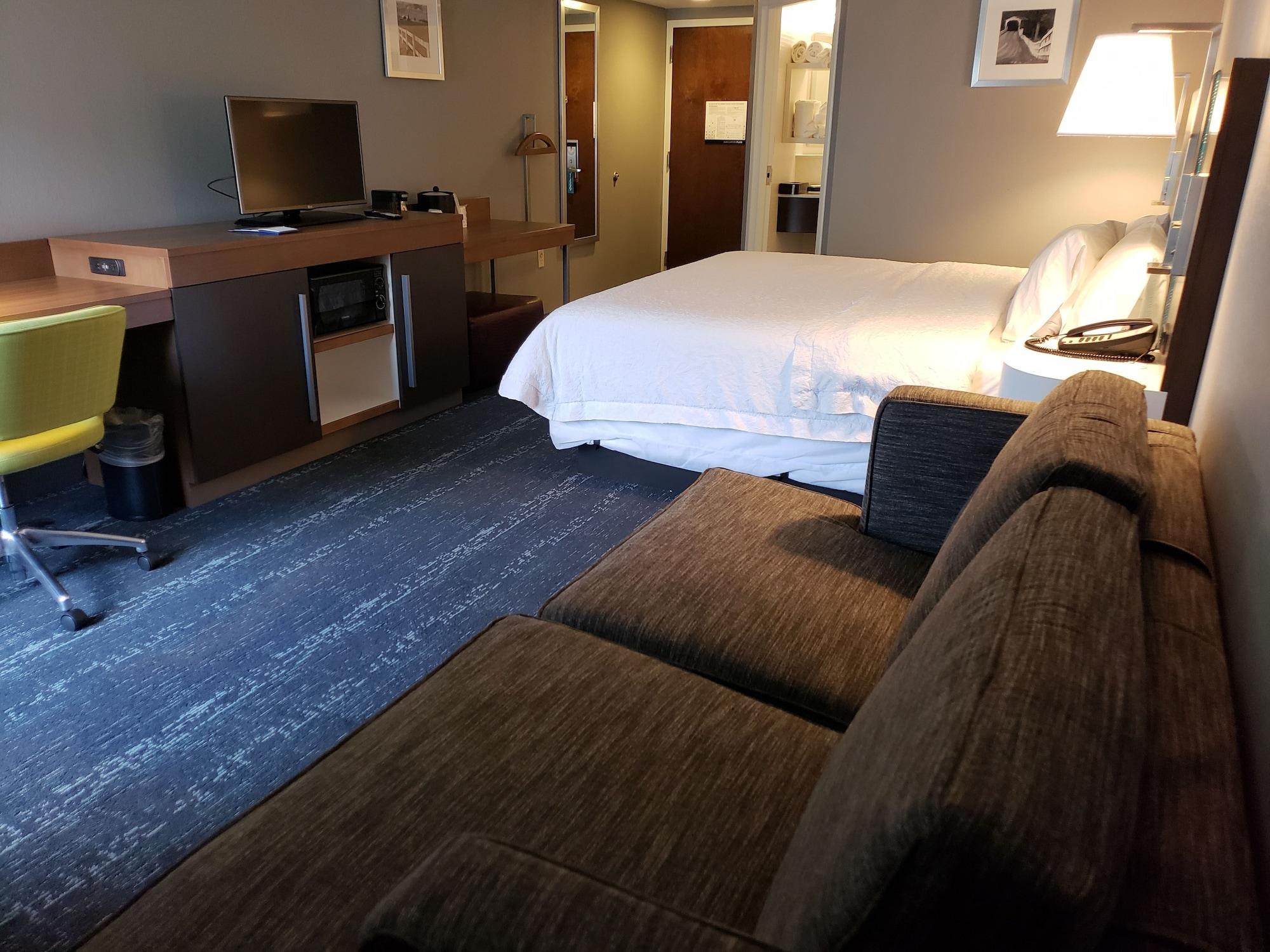 Hampton Inn & Suites Newtown Yardley Екстер'єр фото