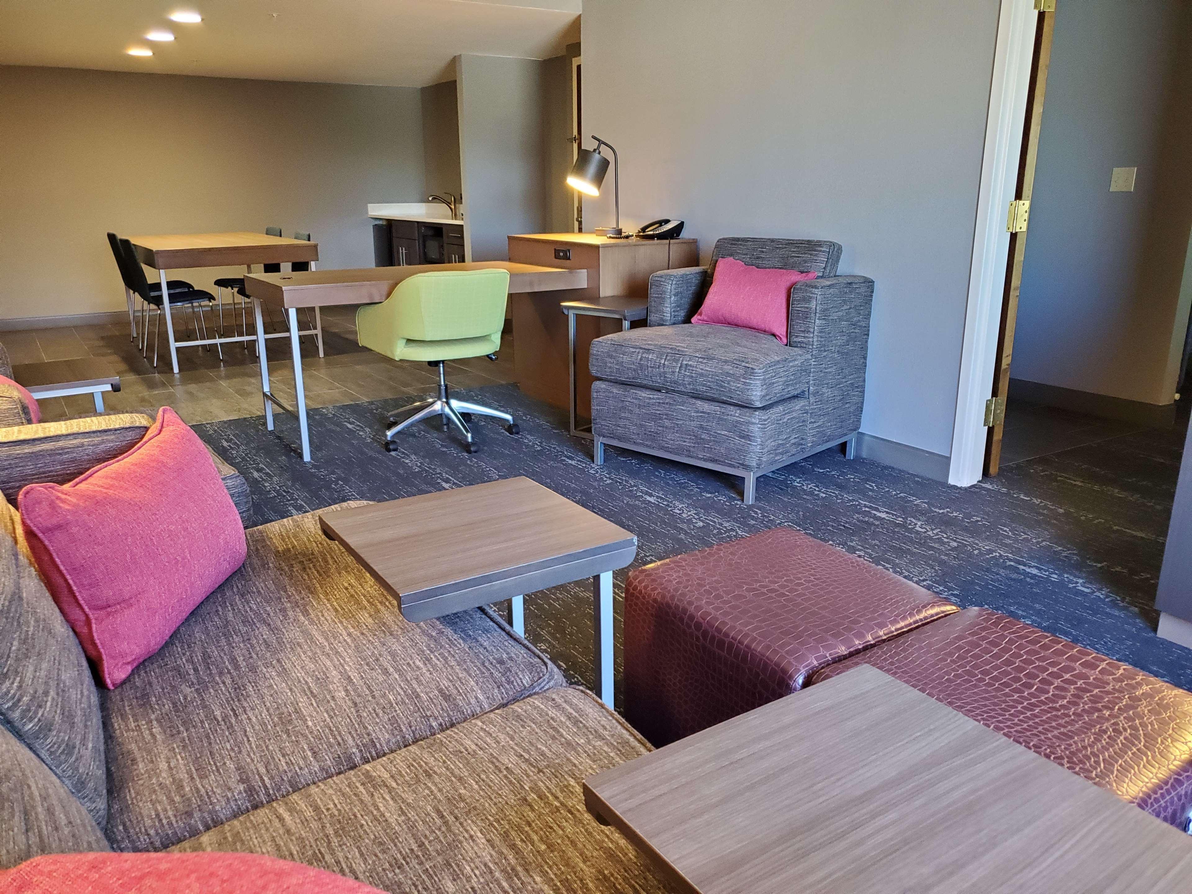 Hampton Inn & Suites Newtown Yardley Екстер'єр фото