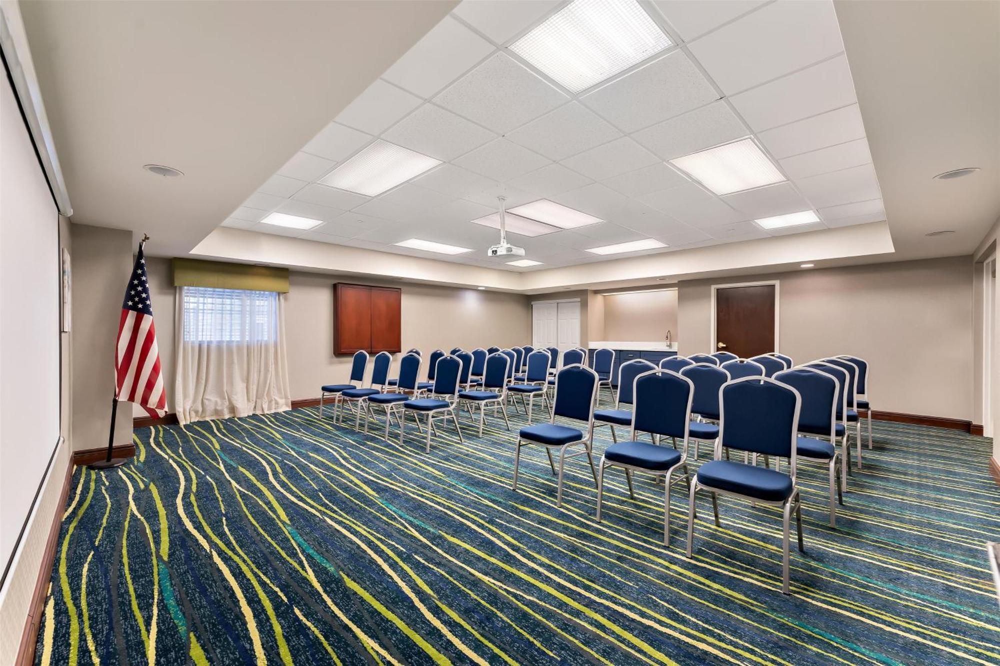 Hampton Inn & Suites Newtown Yardley Екстер'єр фото