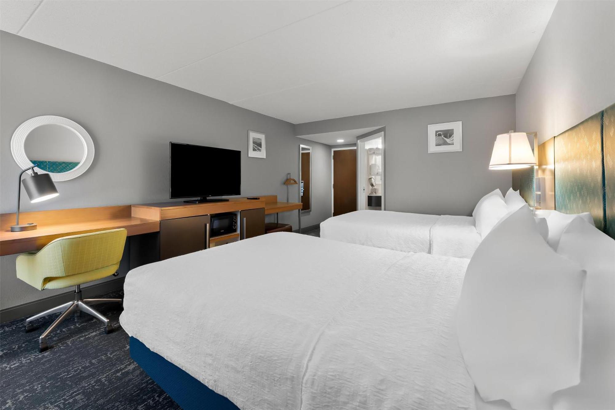 Hampton Inn & Suites Newtown Yardley Екстер'єр фото