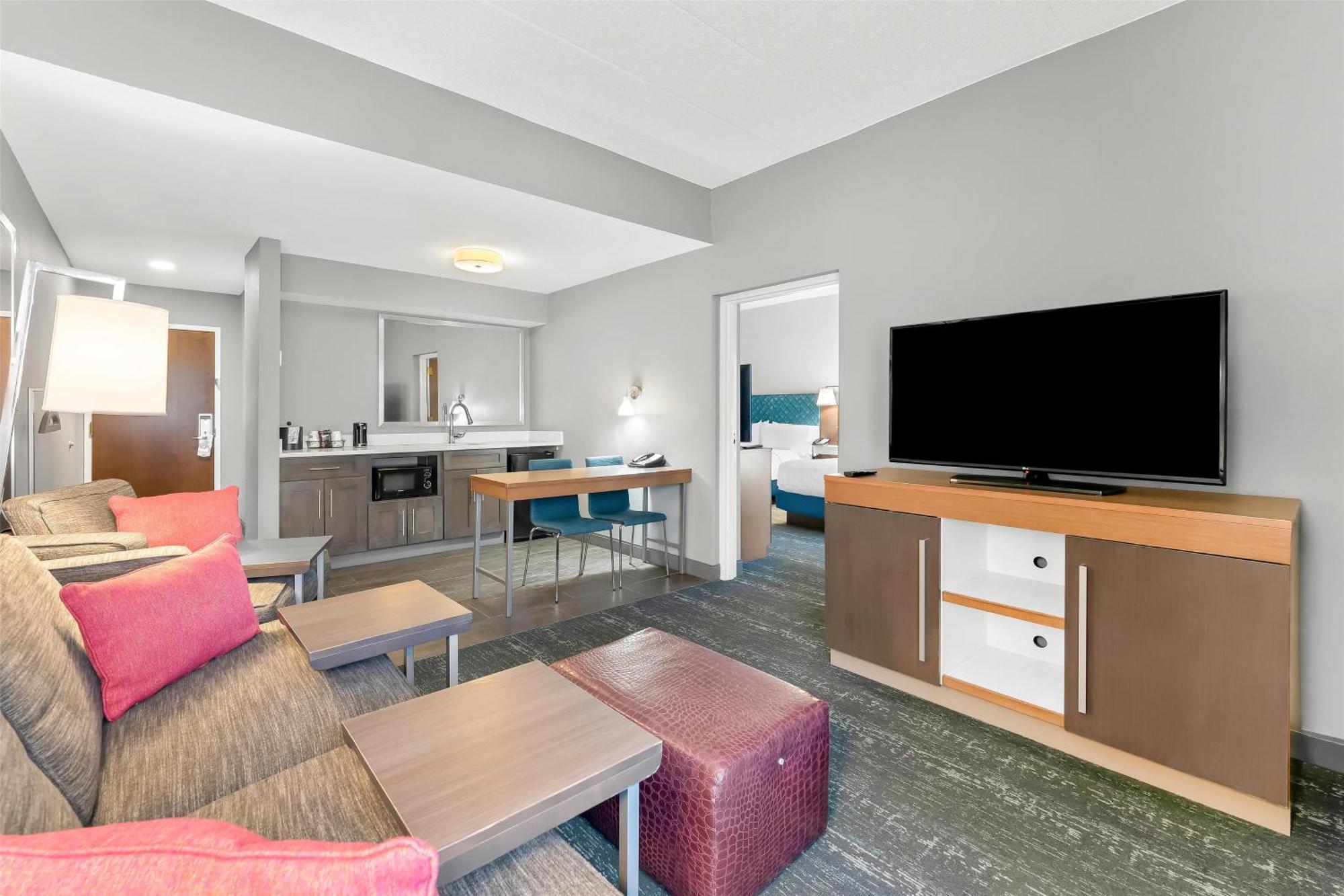 Hampton Inn & Suites Newtown Yardley Екстер'єр фото