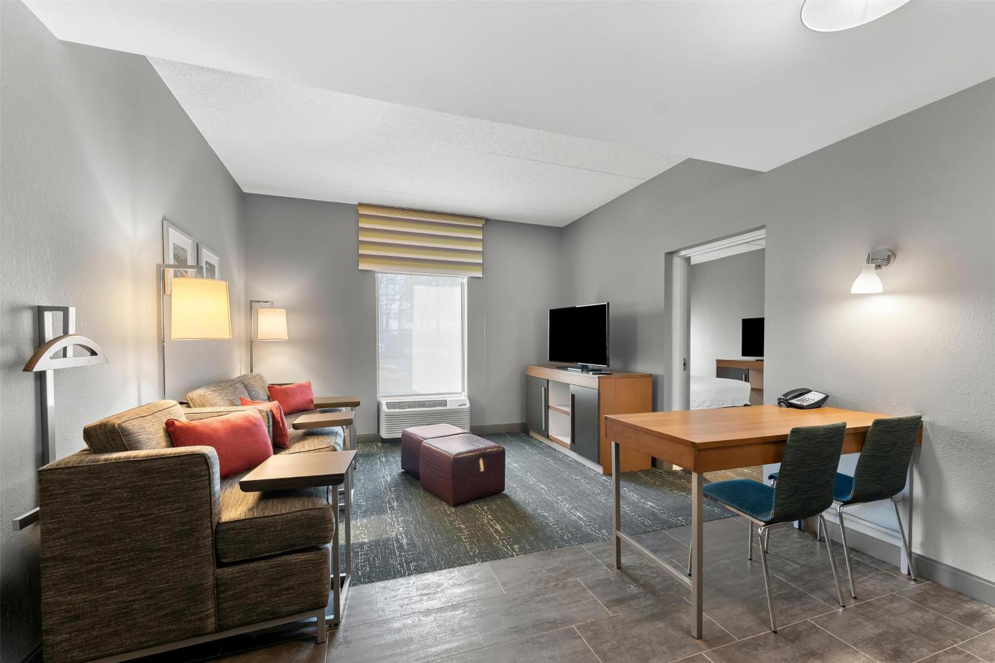 Hampton Inn & Suites Newtown Yardley Екстер'єр фото
