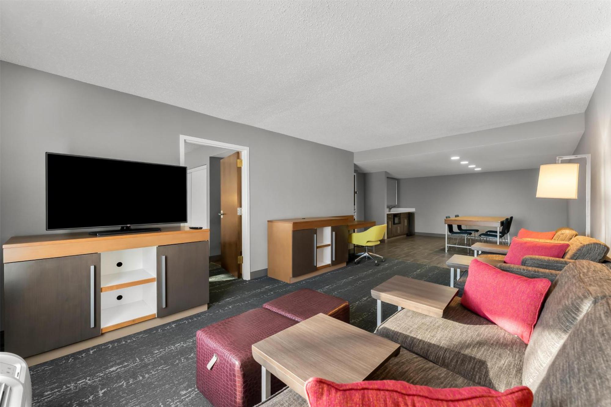 Hampton Inn & Suites Newtown Yardley Екстер'єр фото
