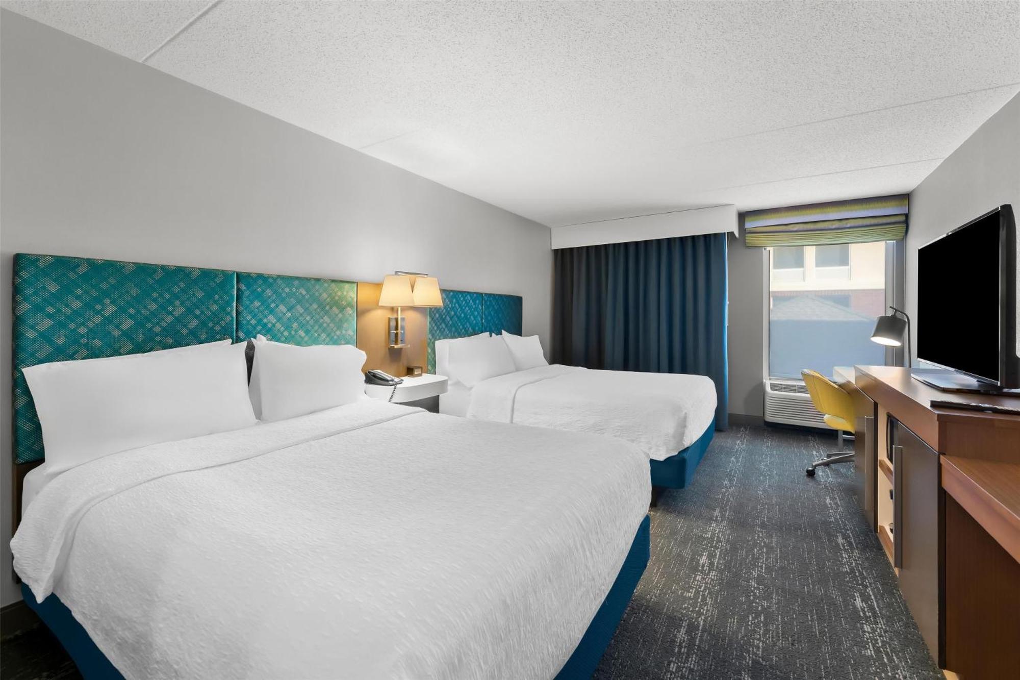 Hampton Inn & Suites Newtown Yardley Екстер'єр фото