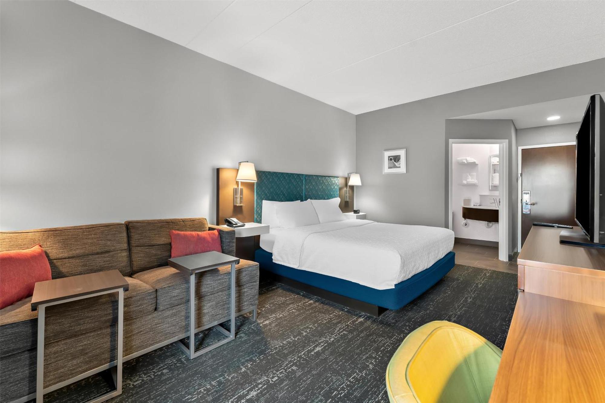 Hampton Inn & Suites Newtown Yardley Екстер'єр фото
