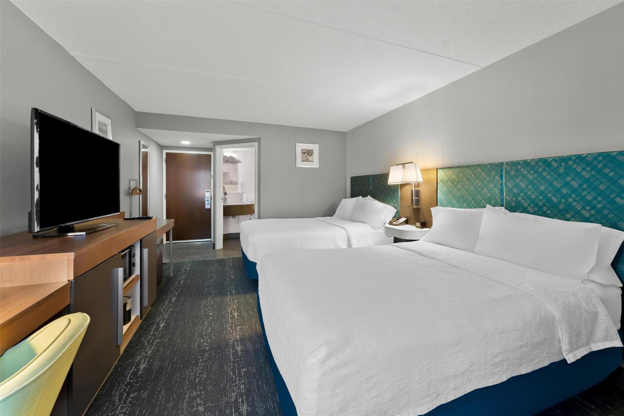 Hampton Inn & Suites Newtown Yardley Екстер'єр фото