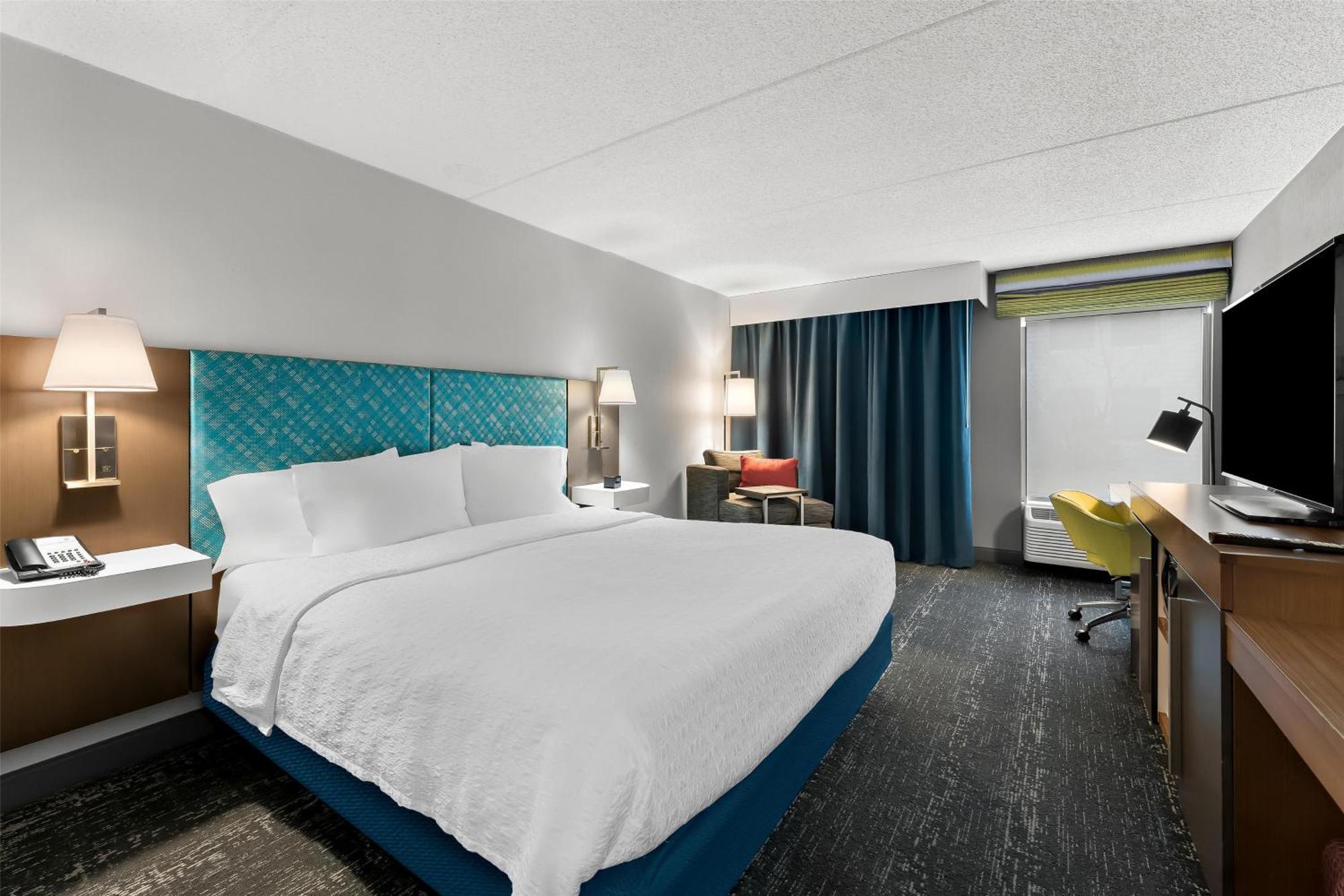 Hampton Inn & Suites Newtown Yardley Екстер'єр фото